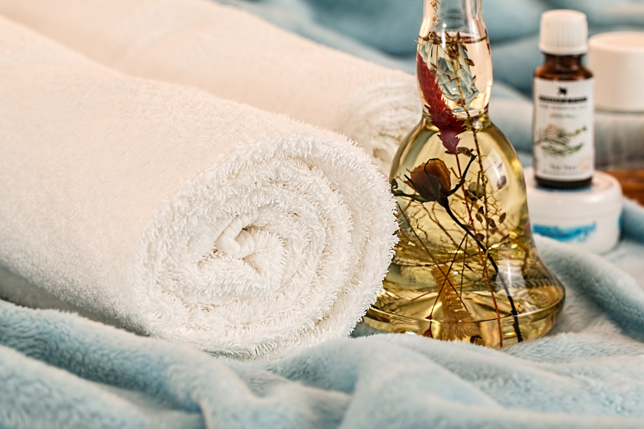 massage-therapy-g845fe8a7a_1280